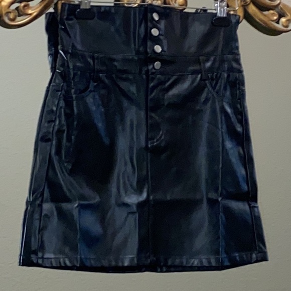 Hello Miss High Waist Faux Leather Mini Skirt Size L NWOT - Picture 2 of 6